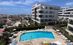 1St Floor 1St Class Pool View Apt.